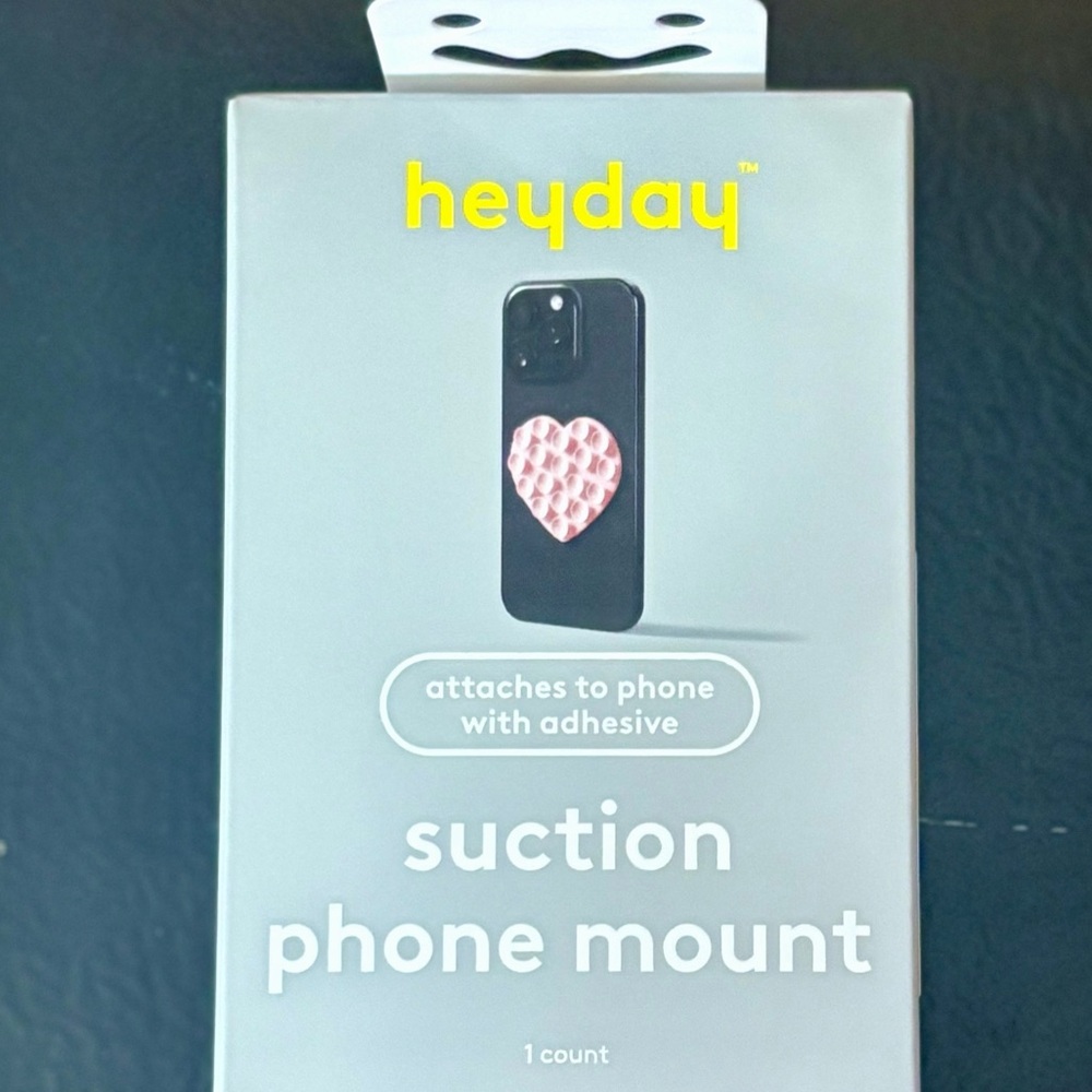 Suction Phone Mount - Heart Shape in Pink - Picture 3 of 5